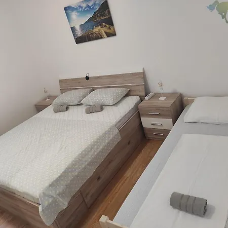 Marija * Sveta Nedelja (Hvar)